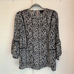 EUC Who What Wear blouse size Large